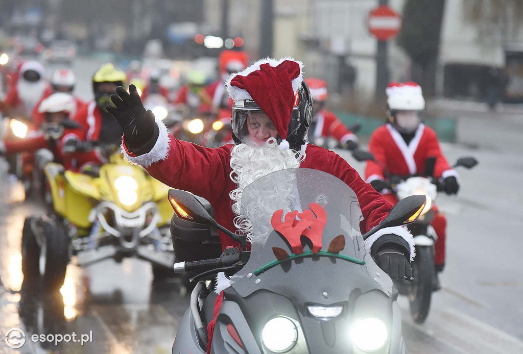 Mikołaje na motocyklach w Sopocie! Przejechali w szczytnym celu po raz 20 [FOTO]