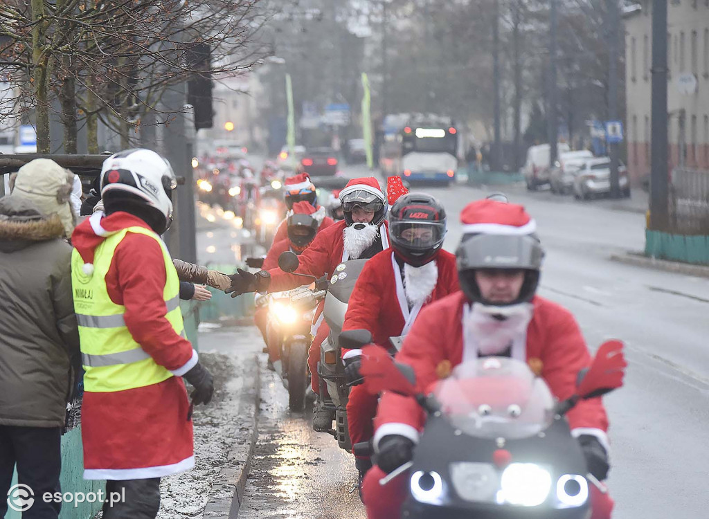 Mikołaje na motocyklach w Sopocie! Przejechali w szczytnym celu po raz 20 [FOTO]