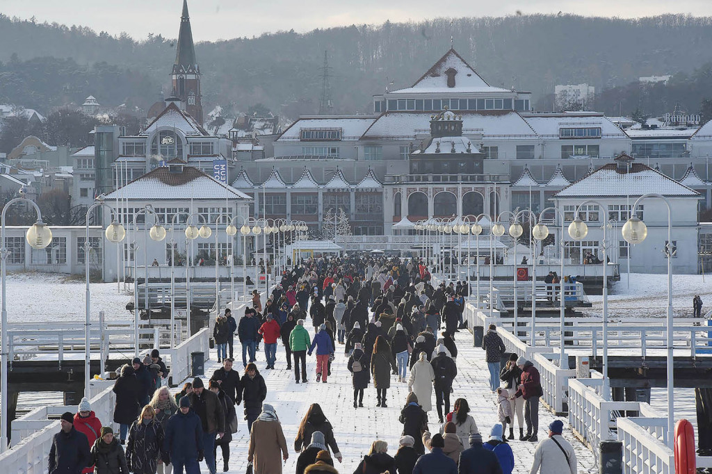 Sopot jak lodowe miasto na pięknych zdjęciach! Za nami biały weekend [FOTO]