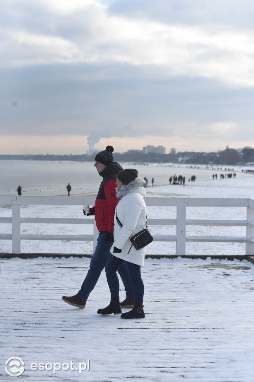 Sopot jak lodowe miasto na pięknych zdjęciach! Za nami biały weekend [FOTO]