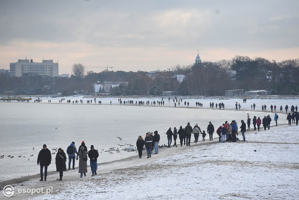 Sopot jak lodowe miasto na pięknych zdjęciach! Za nami biały weekend [FOTO]