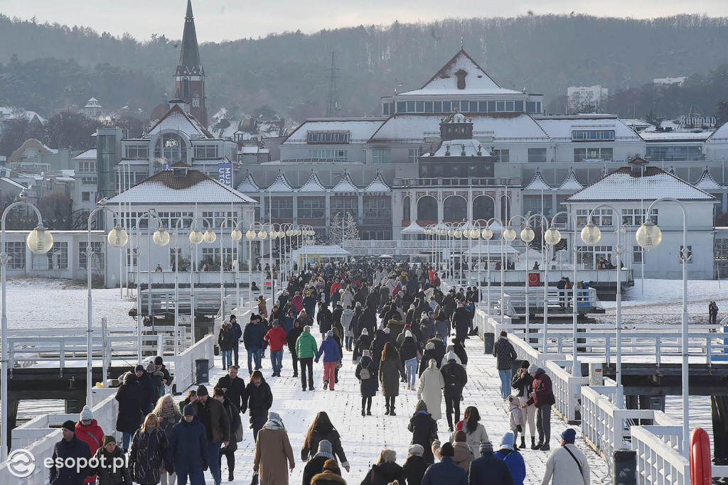 Sopot jak lodowe miasto na pięknych zdjęciach! Za nami biały weekend [FOTO]