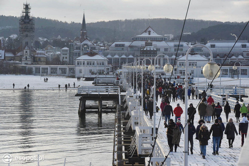 Sopot jak lodowe miasto na pięknych zdjęciach! Za nami biały weekend [FOTO]