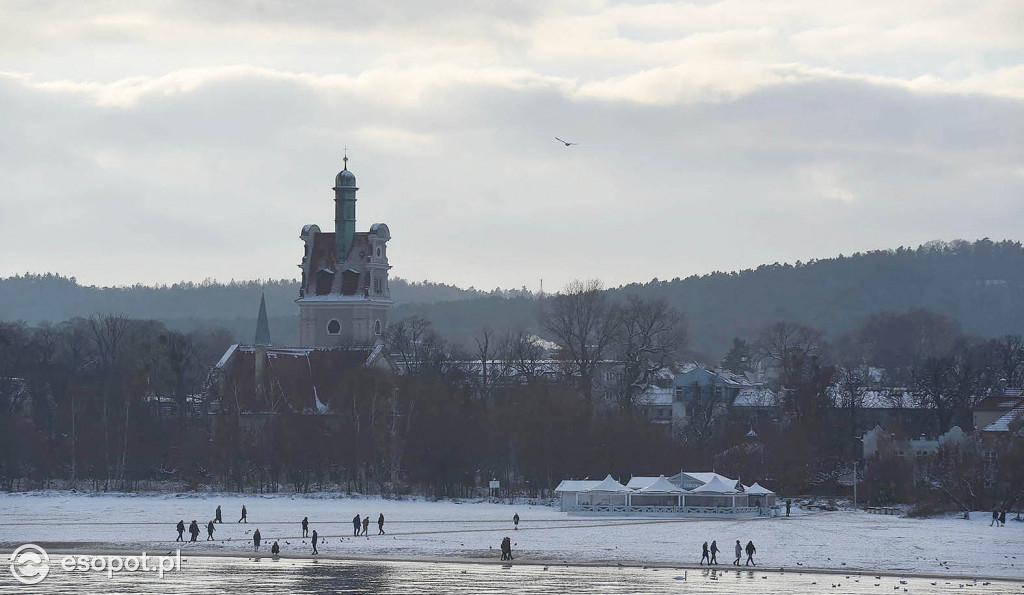 Sopot jak lodowe miasto na pięknych zdjęciach! Za nami biały weekend [FOTO]