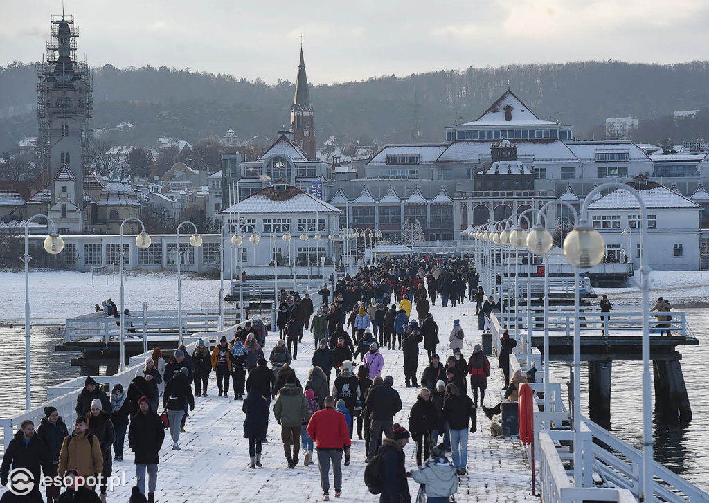 Sopot jak lodowe miasto na pięknych zdjęciach! Za nami biały weekend [FOTO]