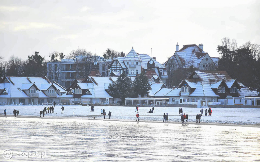 Sopot jak lodowe miasto na pięknych zdjęciach! Za nami biały weekend [FOTO]