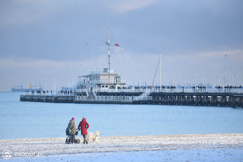 Sopot jak lodowe miasto na pięknych zdjęciach! Za nami biały weekend [FOTO]
