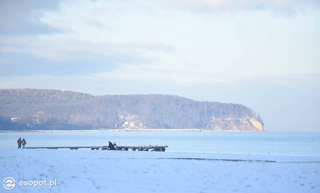 Sopot jak lodowe miasto na pięknych zdjęciach! Za nami biały weekend [FOTO]
