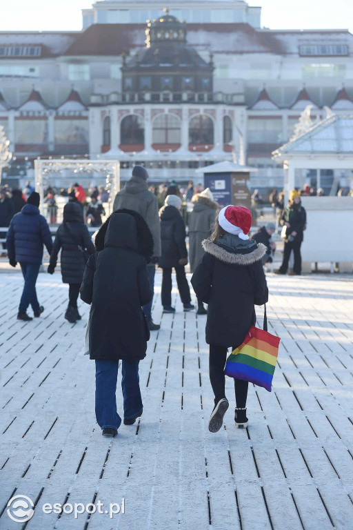 Tłumy w Sopocie w przedświąteczny weekend! Piękne zdjęcia z kurortu [FOTO]