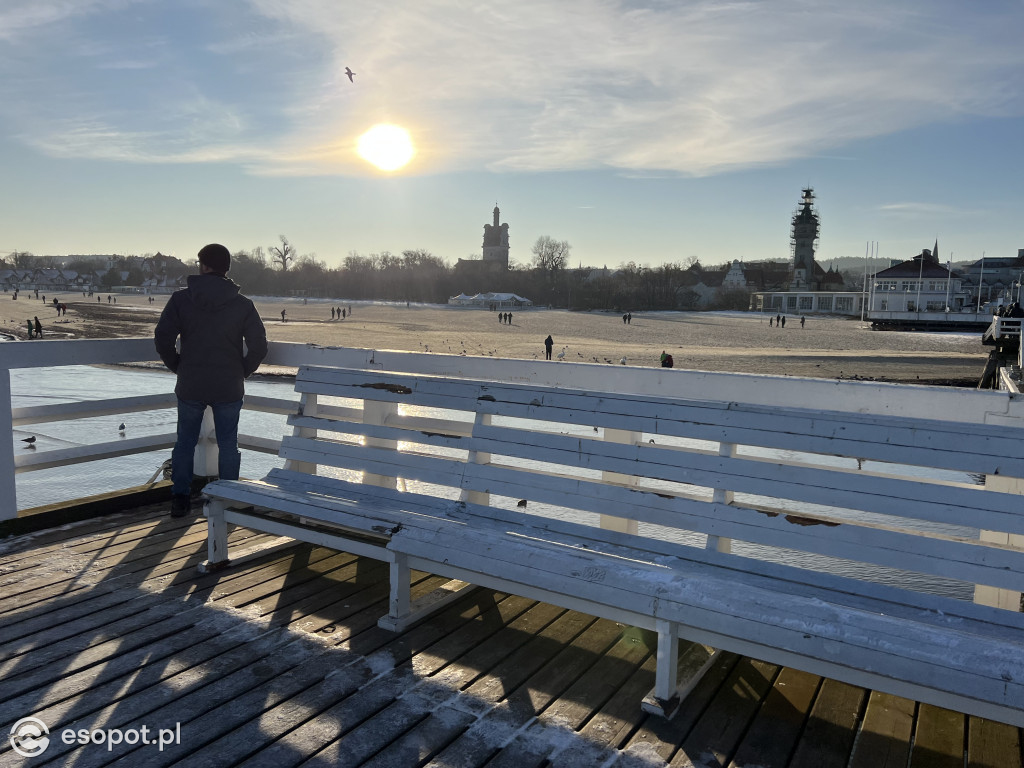 Tłumy w Sopocie w przedświąteczny weekend! Piękne zdjęcia z kurortu [FOTO]