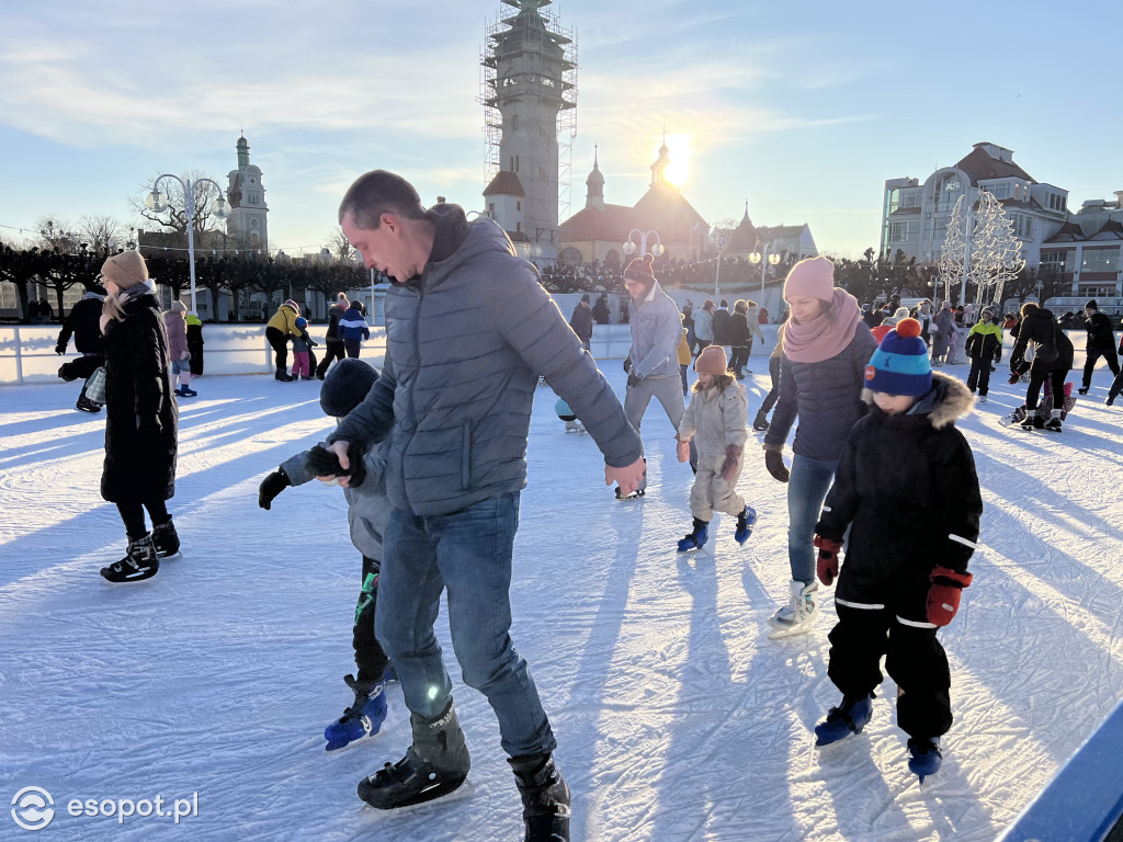 Tłumy w Sopocie w przedświąteczny weekend! Piękne zdjęcia z kurortu [FOTO]