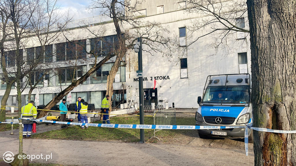 Co się dzieje wokół Zatoki Sztuki? Policja przekopuje plażę [FOTO/WIDEO]