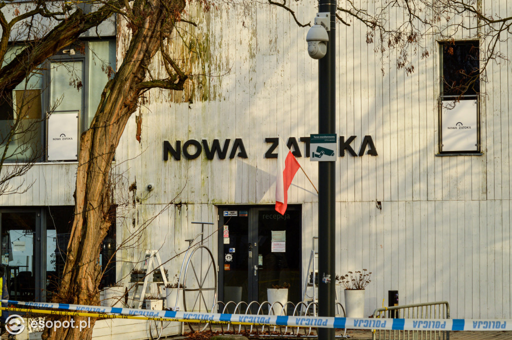 Co się dzieje wokół Zatoki Sztuki? Policja przekopuje plażę [FOTO/WIDEO]