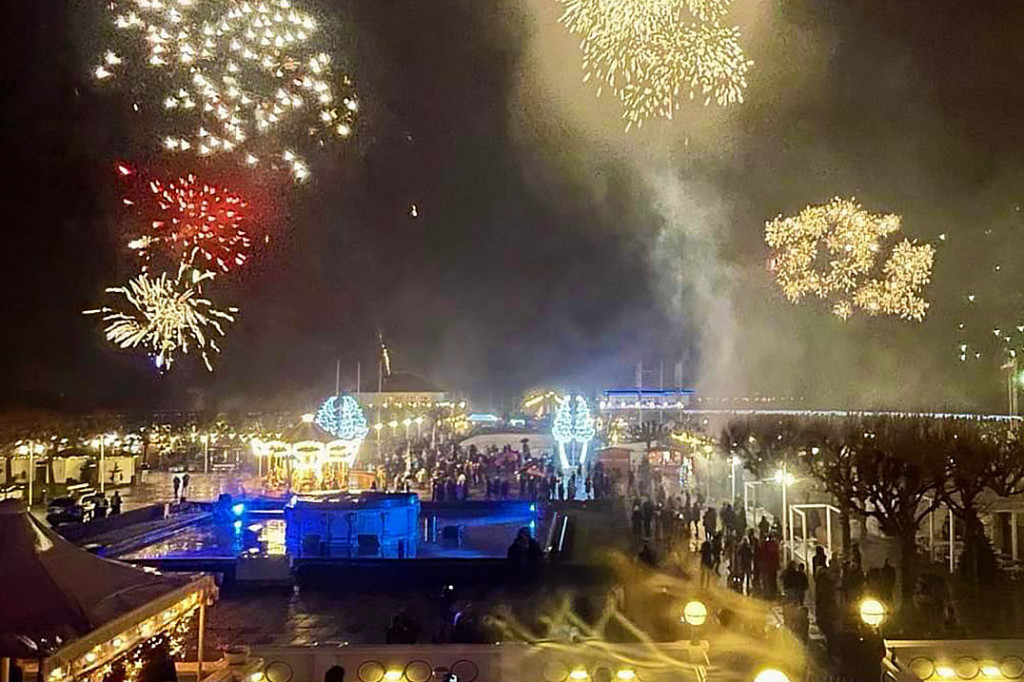Sopot na mokro przywitał Nowy Rok! Zdjęcia z nocy sylwestrowej w kurorcie [FOTO]