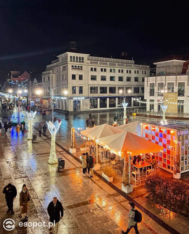 Sopot na mokro przywitał Nowy Rok! Zdjęcia z nocy sylwestrowej w kurorcie [FOTO]