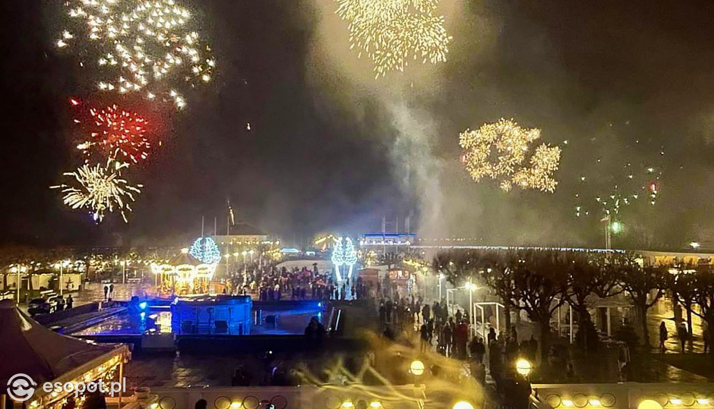Sopot na mokro przywitał Nowy Rok! Zdjęcia z nocy sylwestrowej w kurorcie [FOTO]