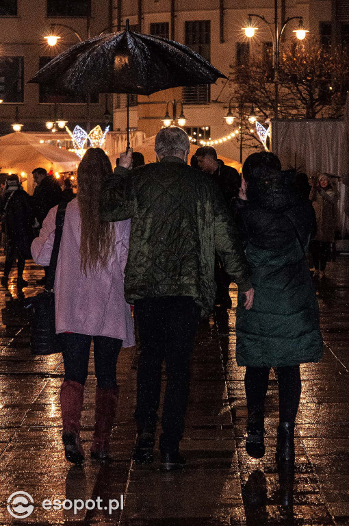 Sopot na mokro przywitał Nowy Rok! Zdjęcia z nocy sylwestrowej w kurorcie [FOTO]