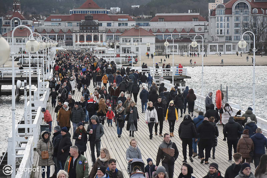 W Sopocie oblężenie jak w lecie! Zdjęcia z pierwszego dnia Nowego Roku [FOTO]