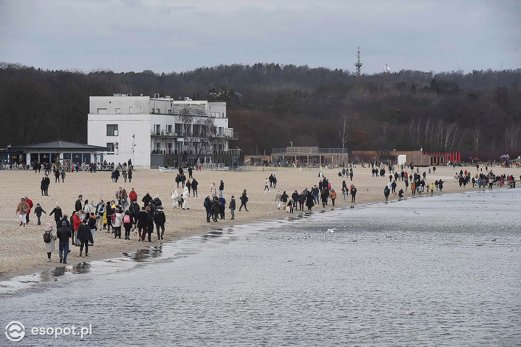 W Sopocie oblężenie jak w lecie! Zdjęcia z pierwszego dnia Nowego Roku [FOTO]