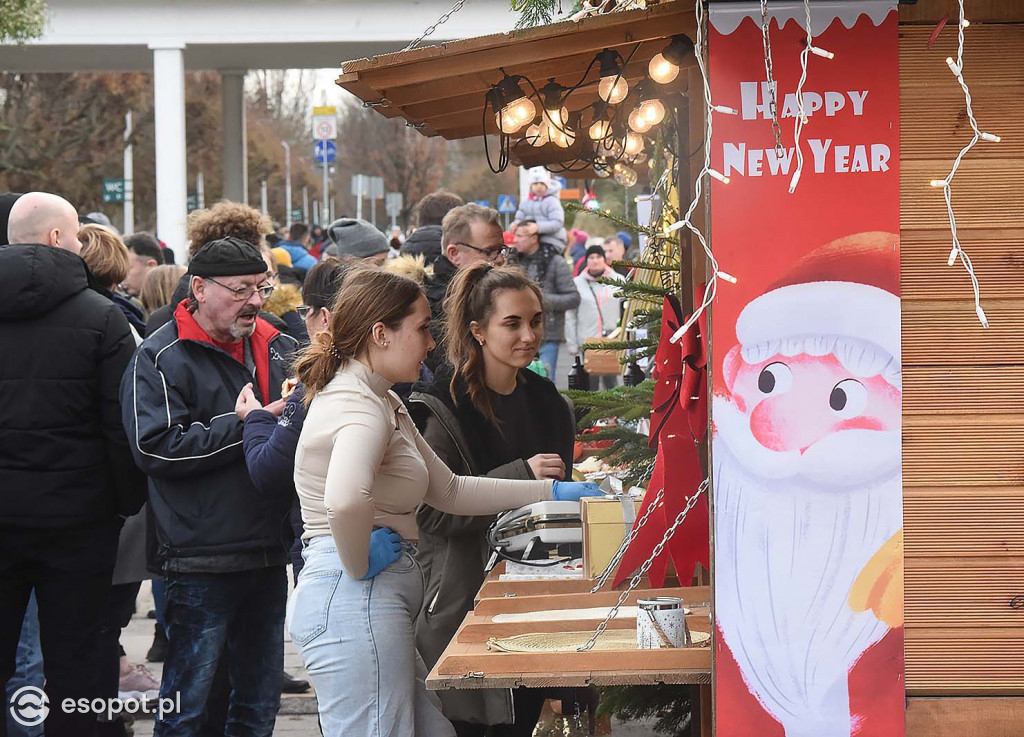 W Sopocie oblężenie jak w lecie! Zdjęcia z pierwszego dnia Nowego Roku [FOTO]