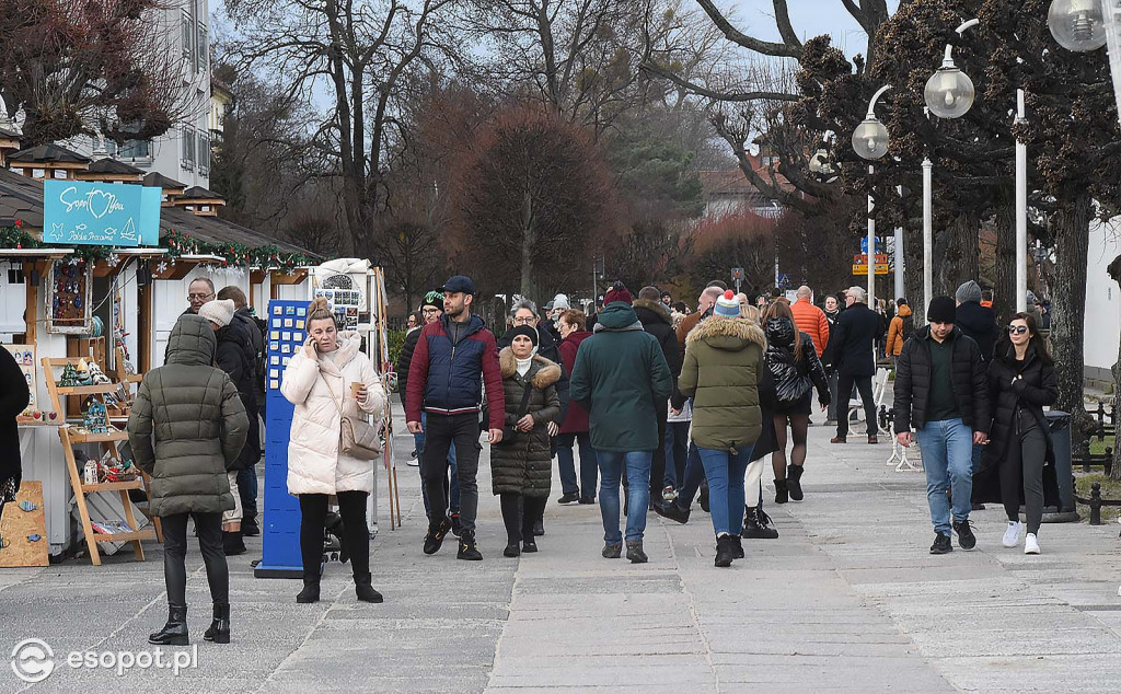 W Sopocie oblężenie jak w lecie! Zdjęcia z pierwszego dnia Nowego Roku [FOTO]