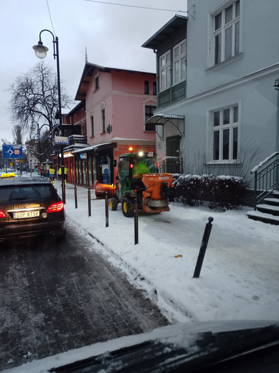 Sopot mierzy się ze skutkami śnieżycy! Walka z żywiołem to nie lada wyzwanie [FOTO]