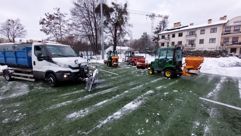 Sopot mierzy się ze skutkami śnieżycy! Walka z żywiołem to nie lada wyzwanie [FOTO]