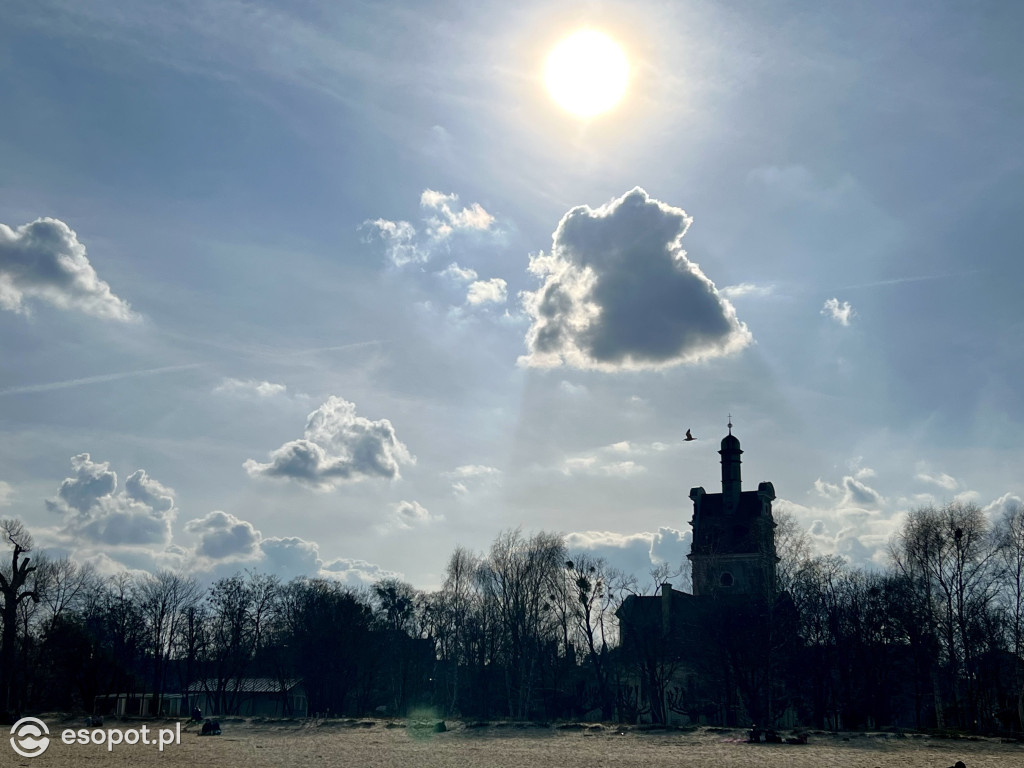 Ostatni weekend zimy w Sopocie! Tłumy skorzystały z pięknej wiosennej pogody [FOTO]