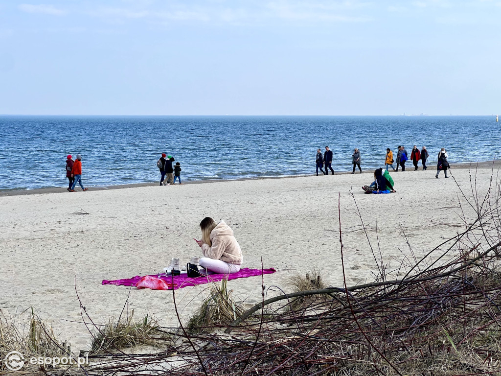 Ostatni weekend zimy w Sopocie! Tłumy skorzystały z pięknej wiosennej pogody [FOTO]