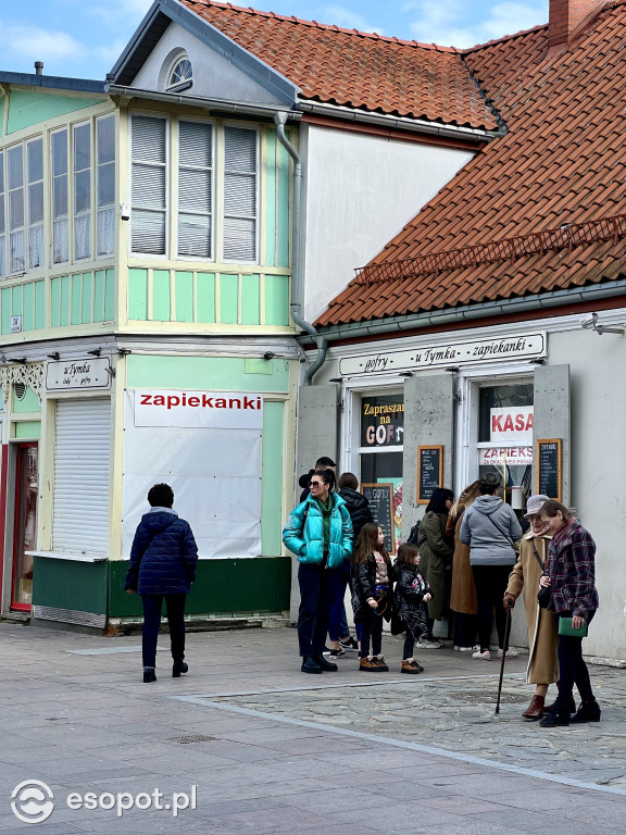 Ostatni weekend zimy w Sopocie! Tłumy skorzystały z pięknej wiosennej pogody [FOTO]