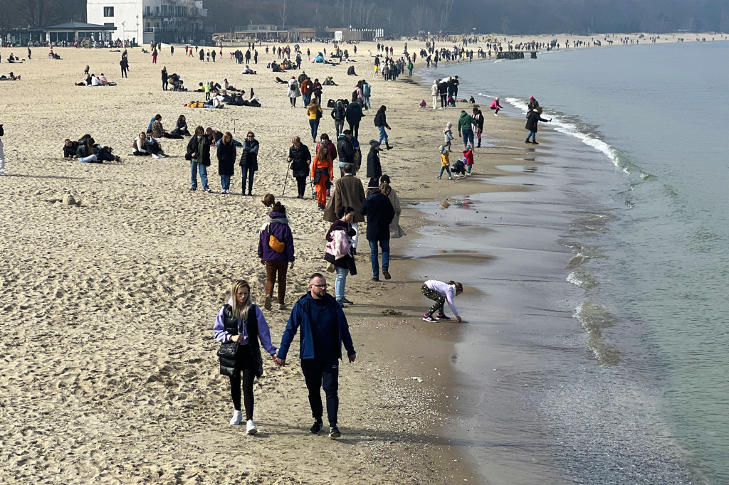 Sopot przyciągnął tłumy w Wielką Sobotę! Wiosenne zdjęcia z kurortu [FOTO]