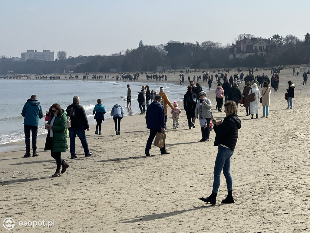 Sopot przyciągnął tłumy w Wielką Sobotę! Wiosenne zdjęcia z kurortu [FOTO]
