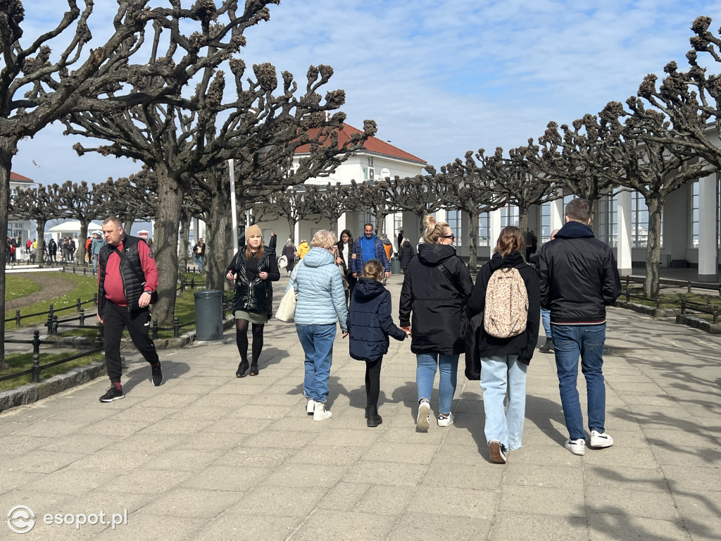Sopot przyciągnął tłumy w Wielką Sobotę! Wiosenne zdjęcia z kurortu [FOTO]