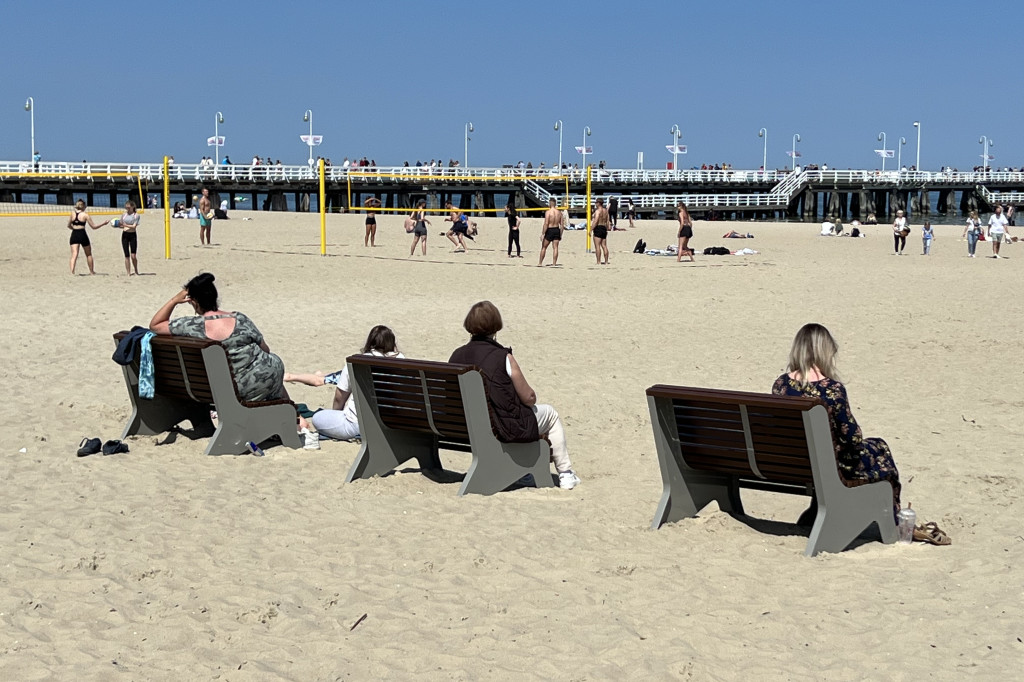 Sopot na zdjęciach jak w lipcu! Tłumy na plaży w kolejny majowy weekend [FOTO]