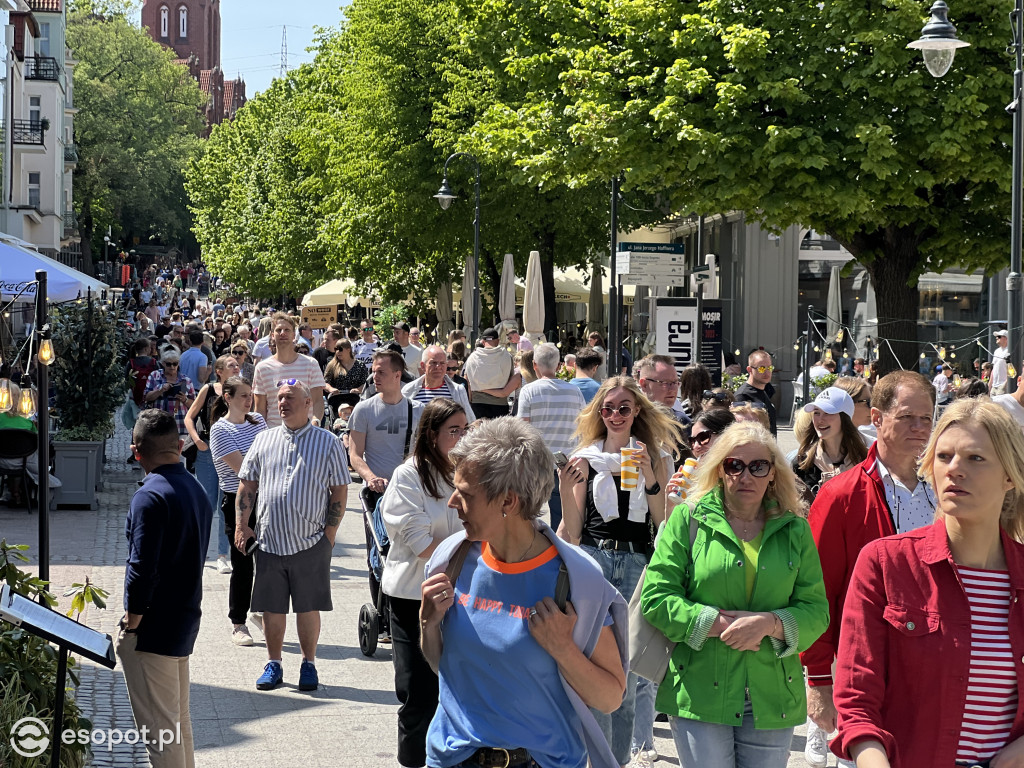 Sopot na zdjęciach jak w lipcu! Tłumy na plaży w kolejny majowy weekend [FOTO]