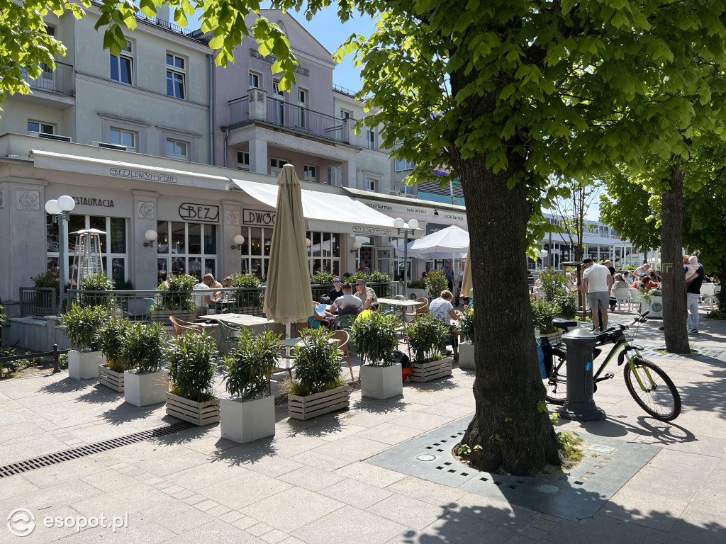 Sopot na zdjęciach jak w lipcu! Tłumy na plaży w kolejny majowy weekend [FOTO]