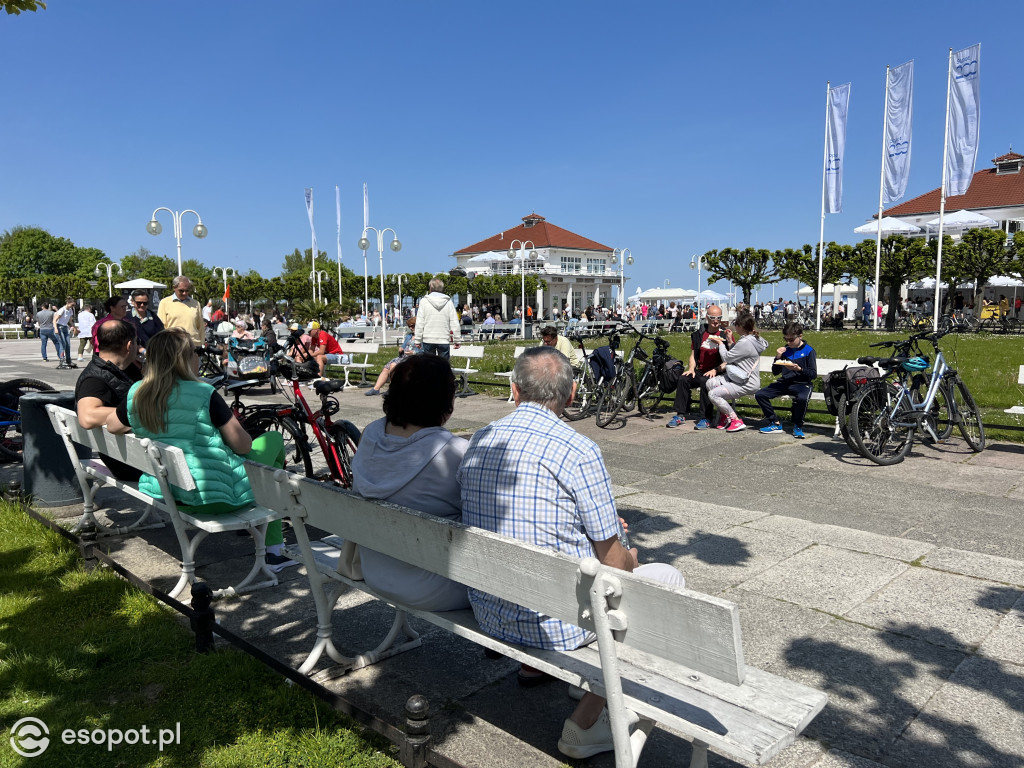 Sopot na zdjęciach jak w lipcu! Tłumy na plaży w kolejny majowy weekend [FOTO]