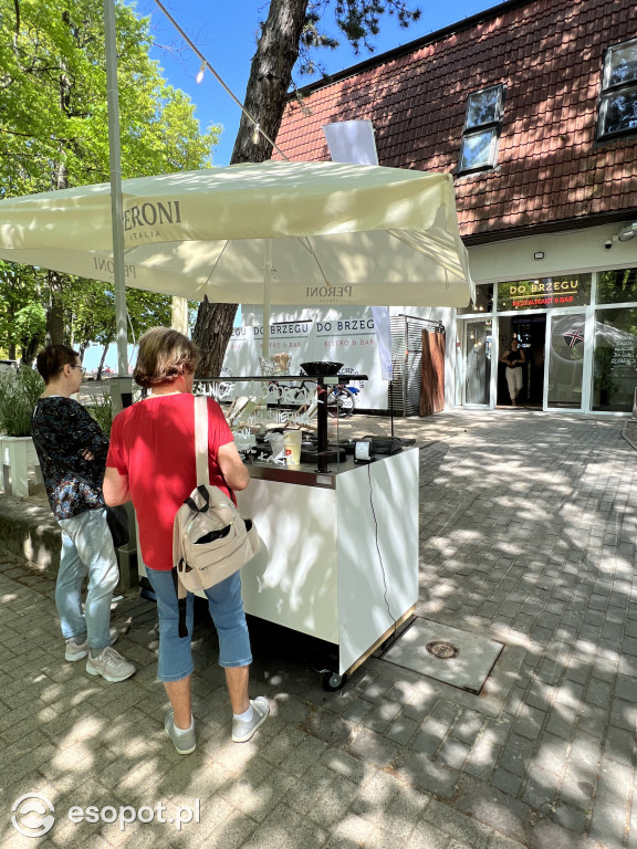 Sopot na zdjęciach jak w lipcu! Tłumy na plaży w kolejny majowy weekend [FOTO]