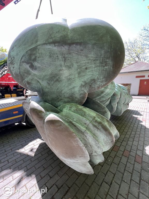 Ogromne rzeźby pojawiły się w Sopocie! Ikoniczne dzieła znanego artysty robią wrażenie [FOTO]