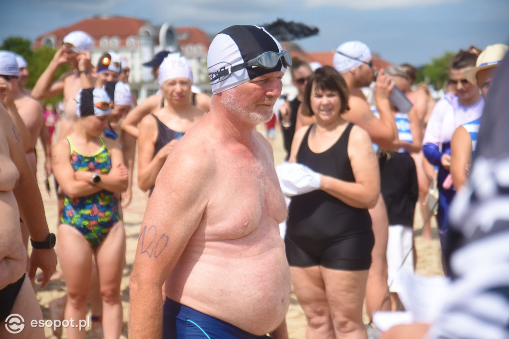 Silne fale i ponad 200 uczestników! Wyścig dookoła mola w Sopocie [FOTO]