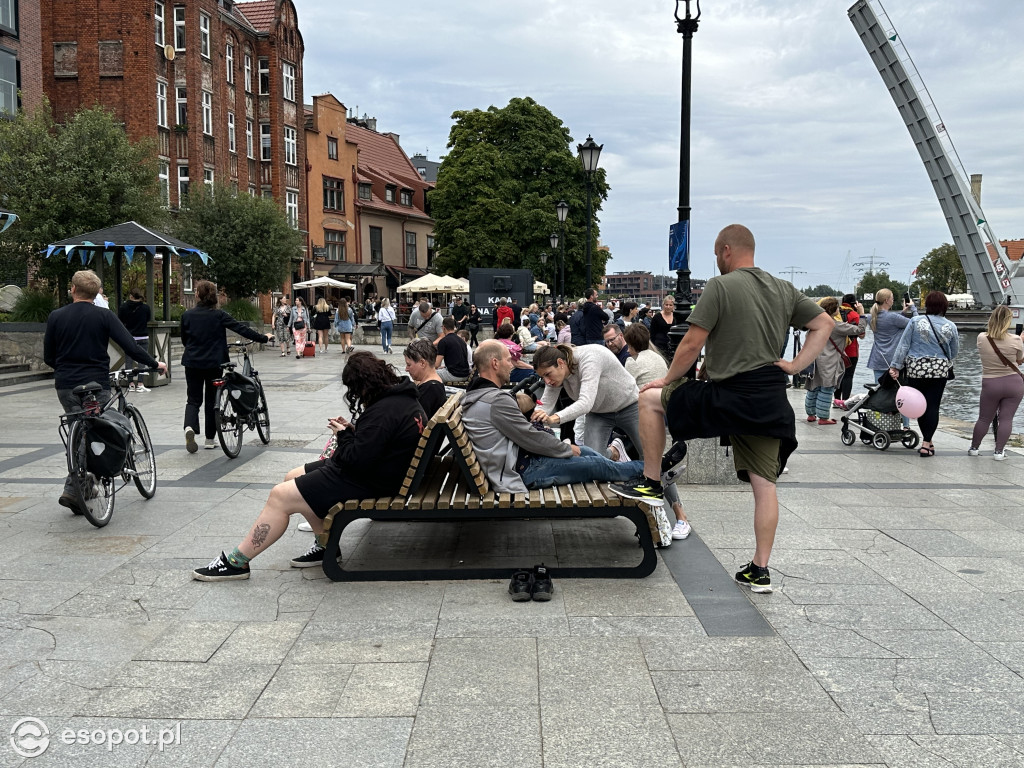 Pogoda nie odstrasza zwiedzających! Tłumy na Jarmarku Dominikańskim w Gdańsku [FOTO]