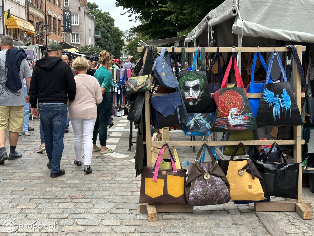Pogoda nie odstrasza zwiedzających! Tłumy na Jarmarku Dominikańskim w Gdańsku [FOTO]