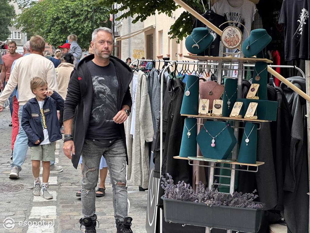 Pogoda nie odstrasza zwiedzających! Tłumy na Jarmarku Dominikańskim w Gdańsku [FOTO]