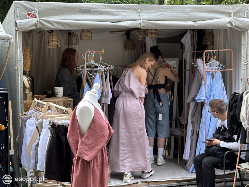 Pogoda nie odstrasza zwiedzających! Tłumy na Jarmarku Dominikańskim w Gdańsku [FOTO]