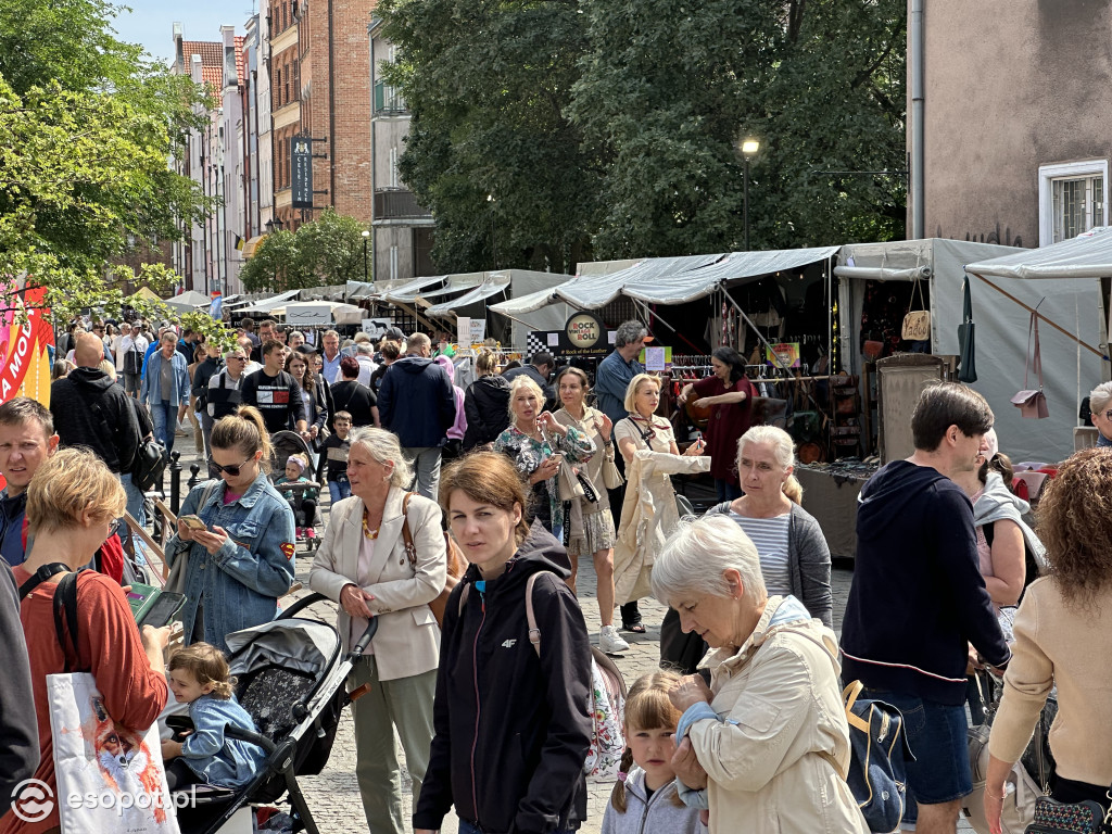 Pogoda nie odstrasza zwiedzających! Tłumy na Jarmarku Dominikańskim w Gdańsku [FOTO]