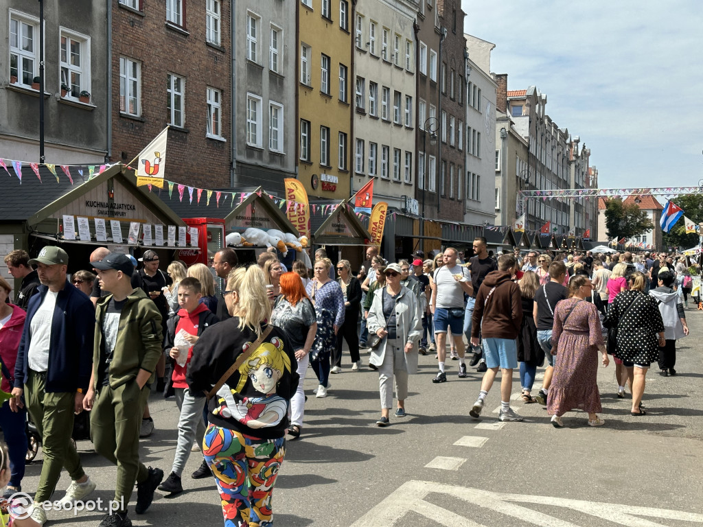 Pogoda nie odstrasza zwiedzających! Tłumy na Jarmarku Dominikańskim w Gdańsku [FOTO]