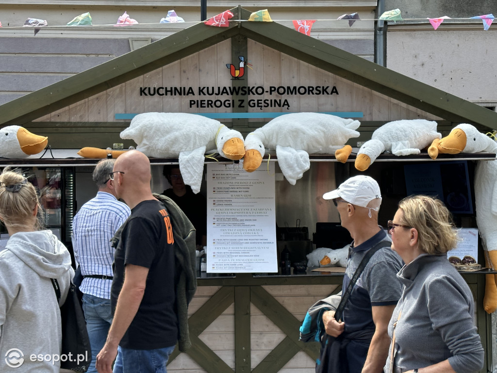 Pogoda nie odstrasza zwiedzających! Tłumy na Jarmarku Dominikańskim w Gdańsku [FOTO]