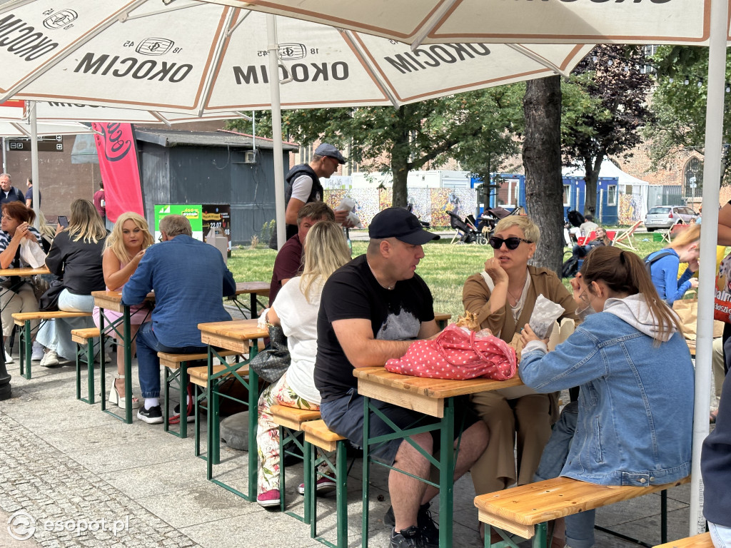 Pogoda nie odstrasza zwiedzających! Tłumy na Jarmarku Dominikańskim w Gdańsku [FOTO]