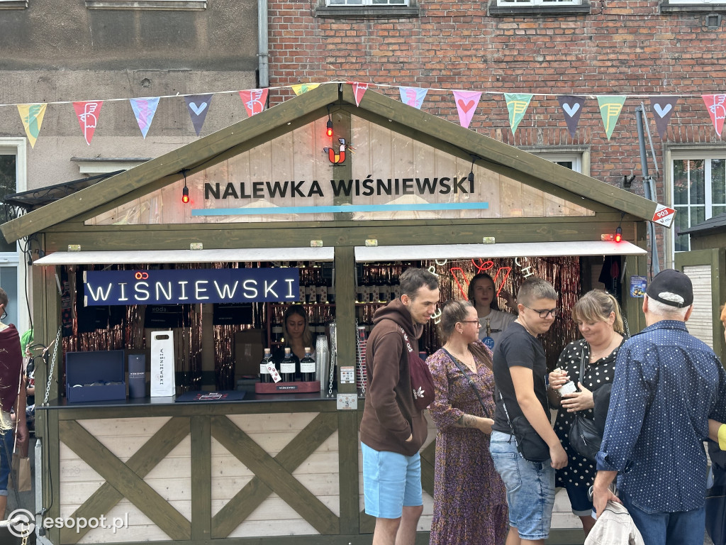Pogoda nie odstrasza zwiedzających! Tłumy na Jarmarku Dominikańskim w Gdańsku [FOTO]