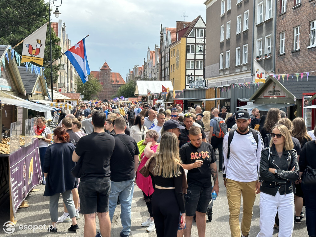 Pogoda nie odstrasza zwiedzających! Tłumy na Jarmarku Dominikańskim w Gdańsku [FOTO]